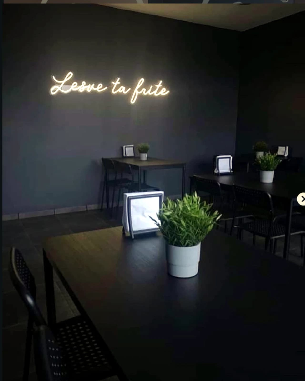 La salle conviviale de Lesve ta frite